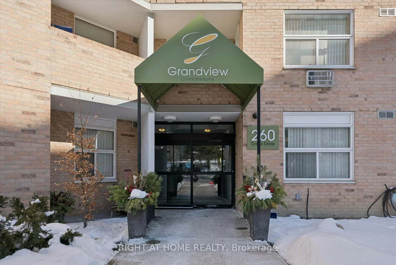 260, Davis, Central Newmarket, Newmarket