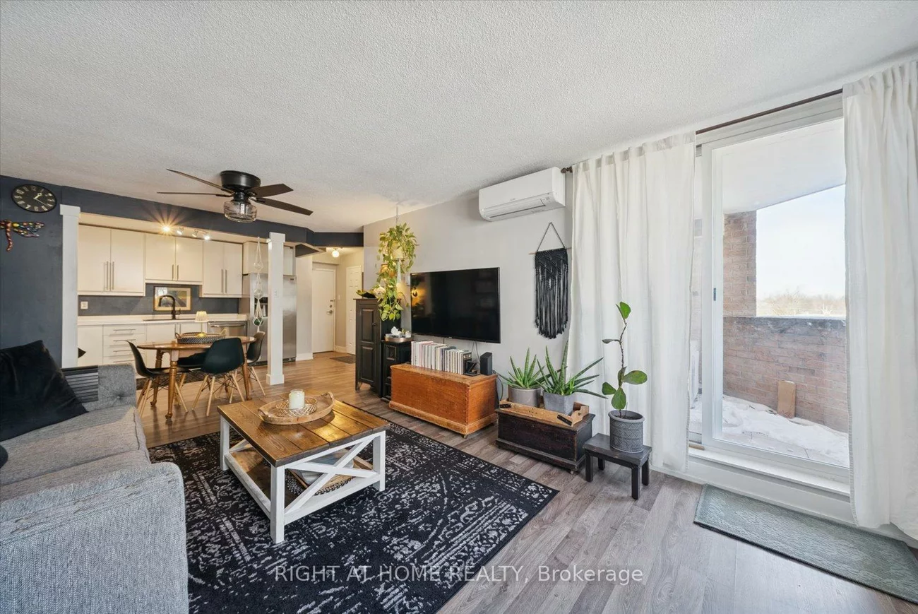 260, Davis, Central Newmarket, Newmarket