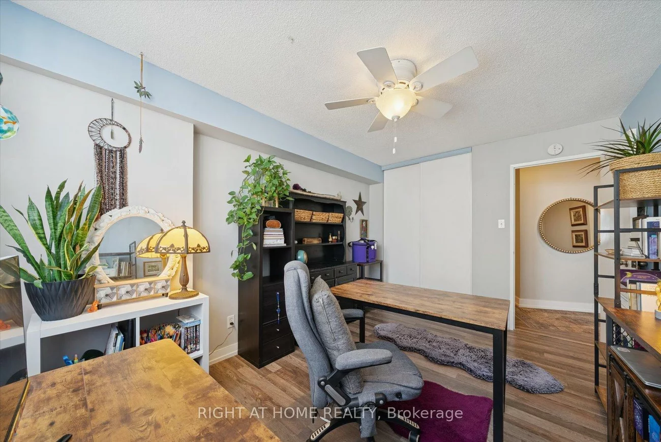 260, Davis, Central Newmarket, Newmarket