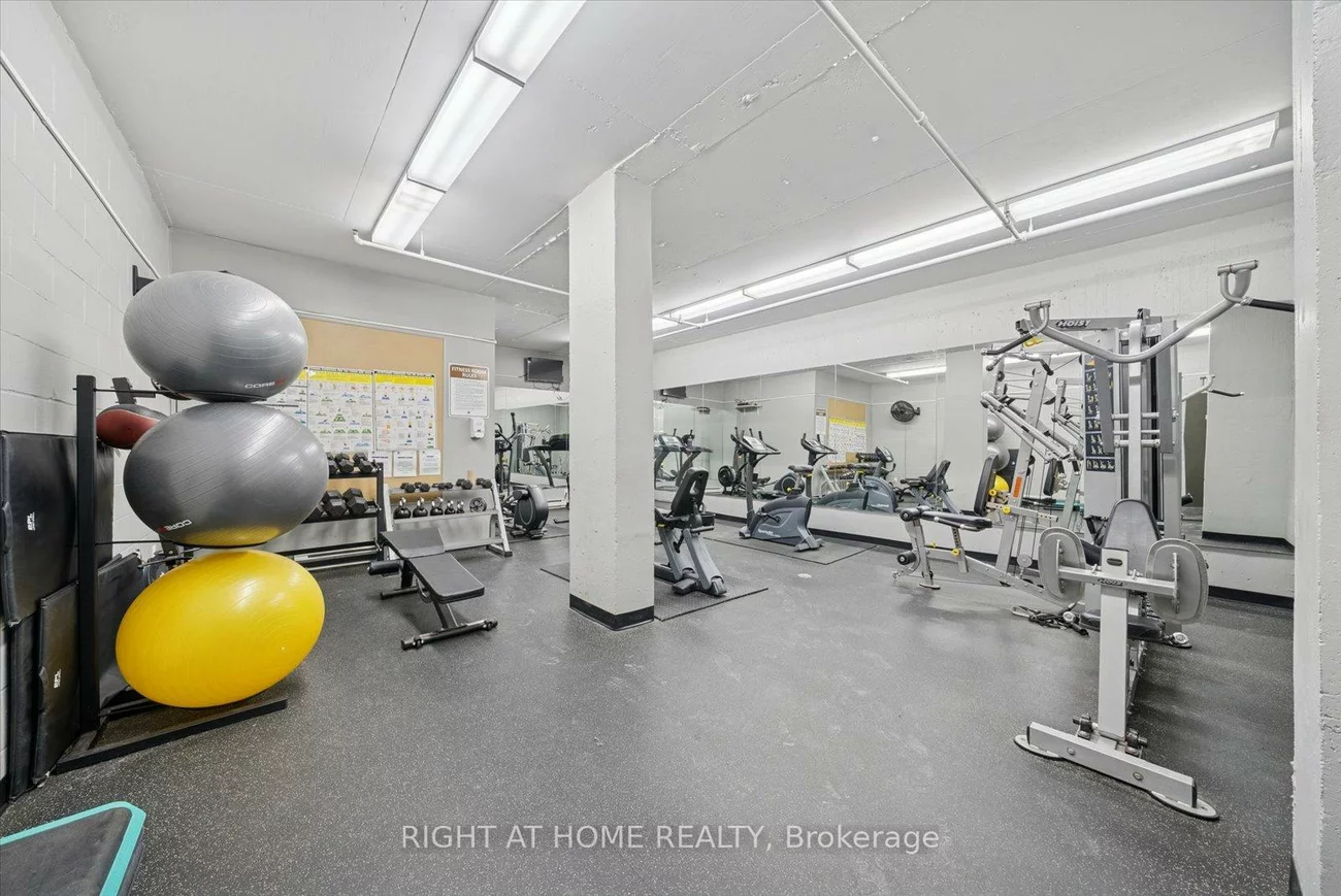 260, Davis, Central Newmarket, Newmarket