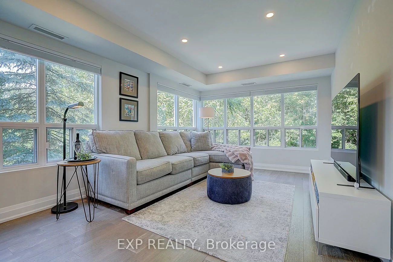 900, Bogart Mill, Gorham-College Manor, Newmarket