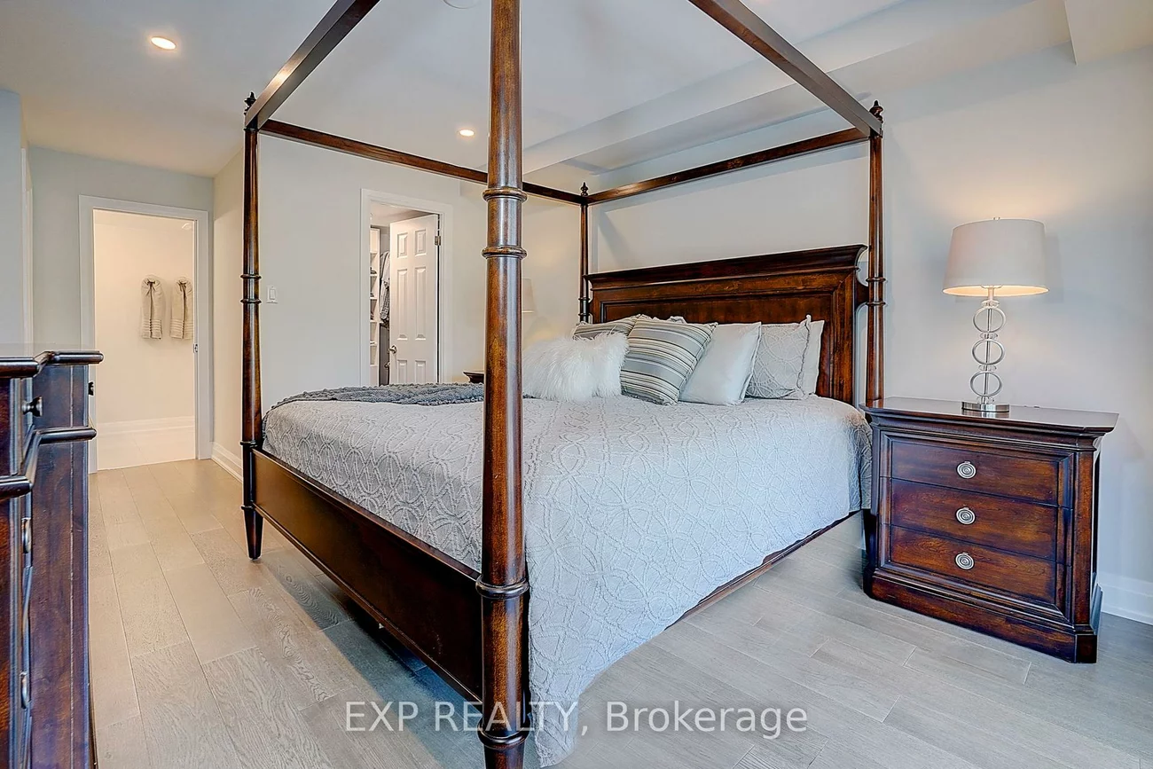 900, Bogart Mill, Gorham-College Manor, Newmarket