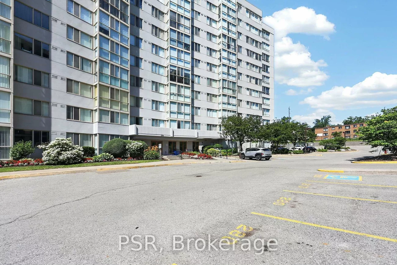 270, Davis, Central Newmarket, Newmarket