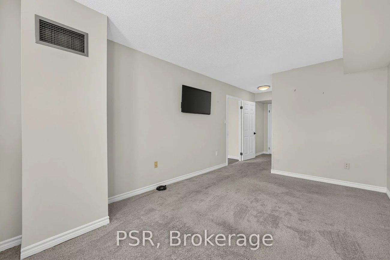 270, Davis, Central Newmarket, Newmarket