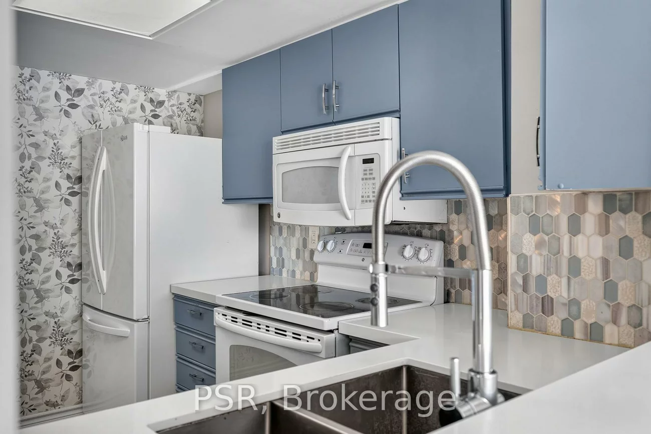 270, Davis, Central Newmarket, Newmarket