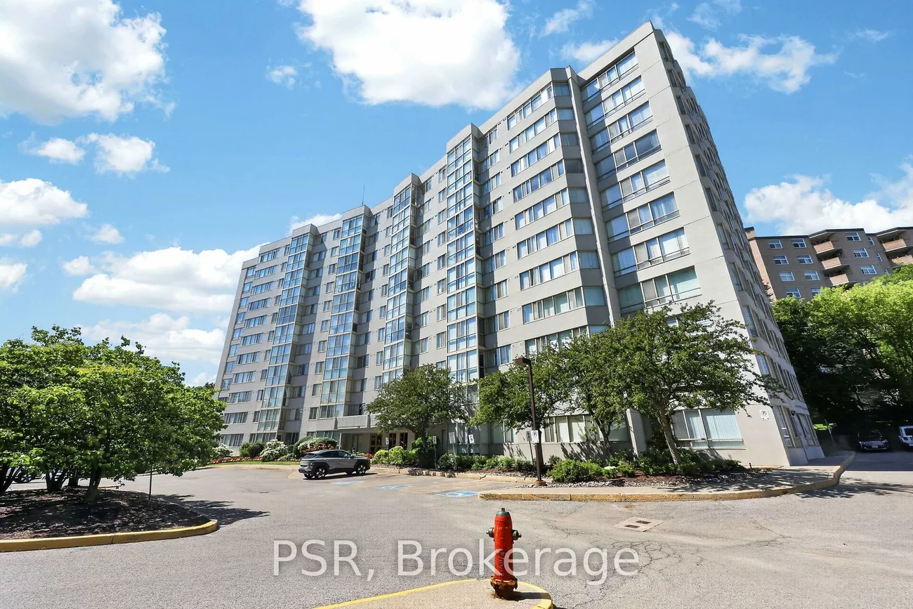 270, Davis, Central Newmarket, Newmarket