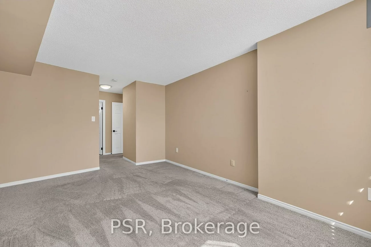 270, Davis, Central Newmarket, Newmarket