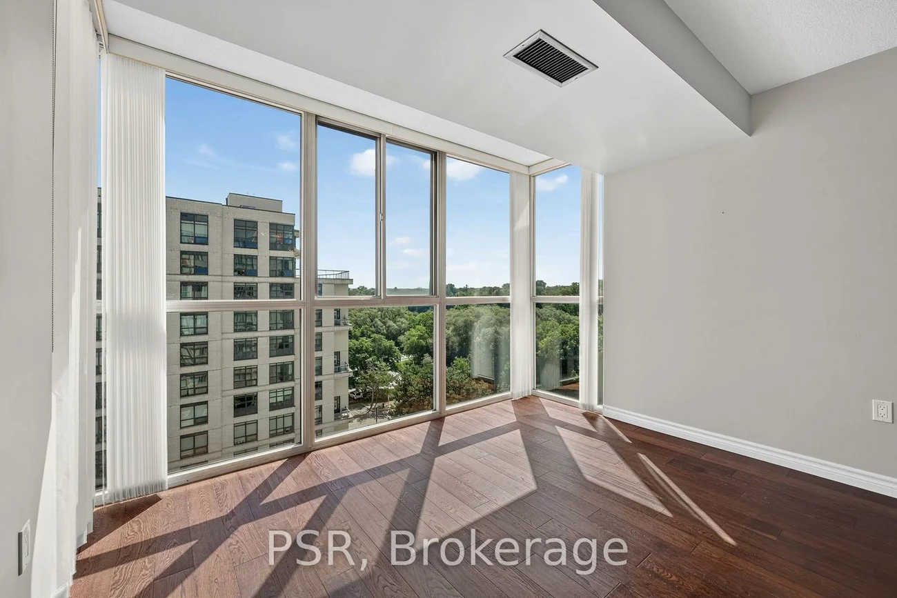 270, Davis, Central Newmarket, Newmarket