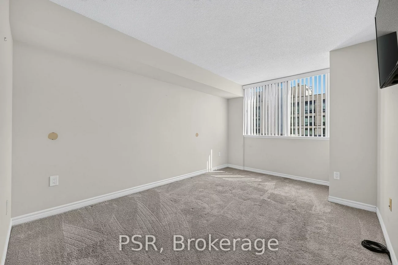 270, Davis, Central Newmarket, Newmarket