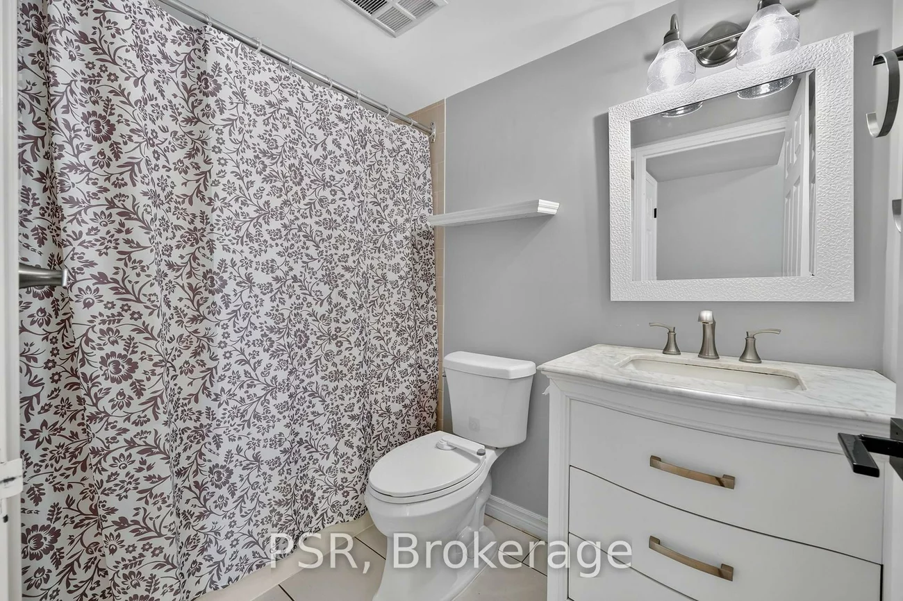 270, Davis, Central Newmarket, Newmarket
