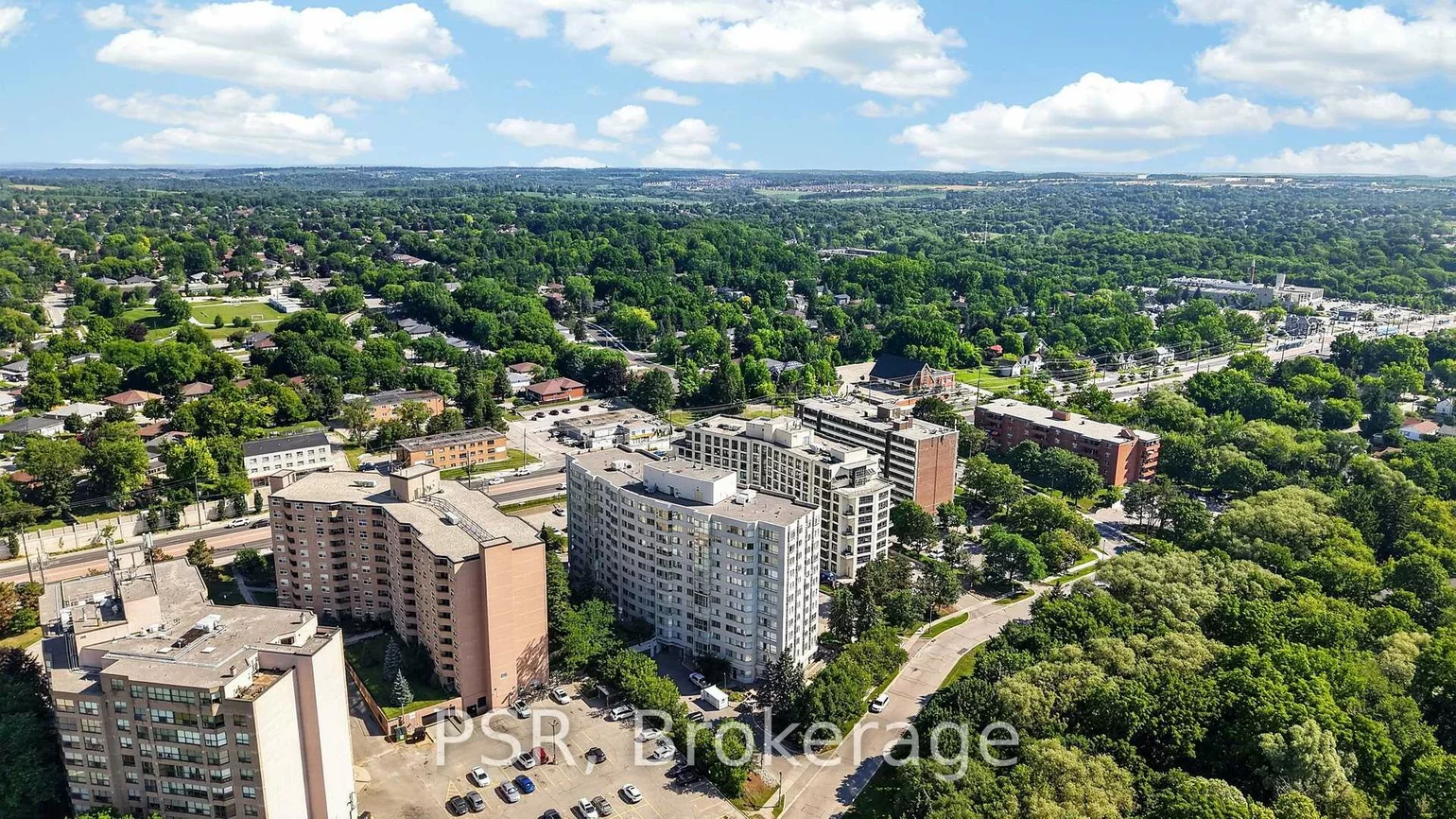 270, Davis, Central Newmarket, Newmarket