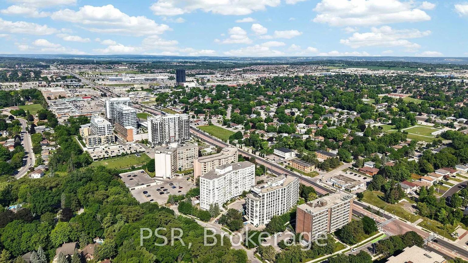 270, Davis, Central Newmarket, Newmarket