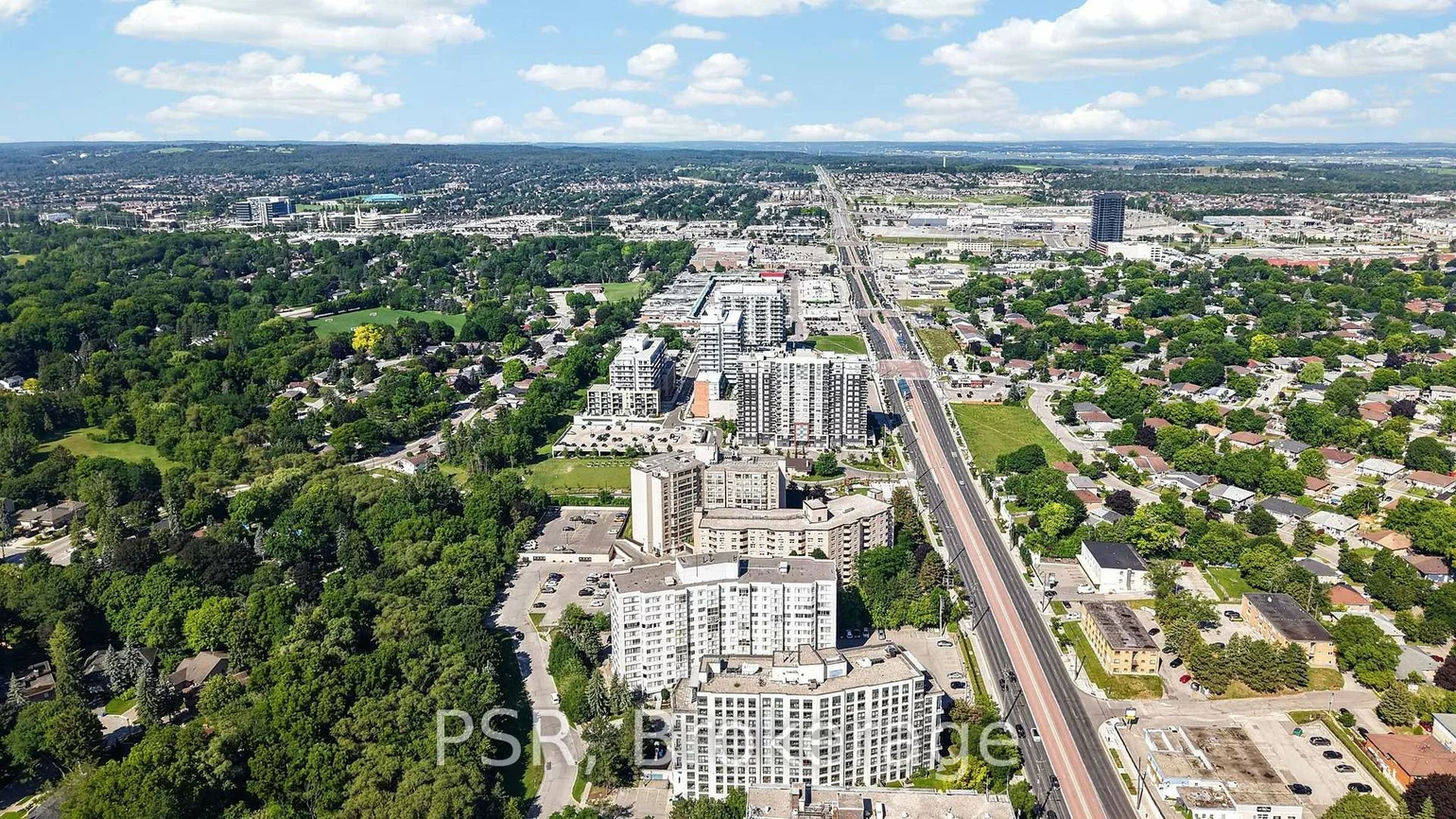 270, Davis, Central Newmarket, Newmarket