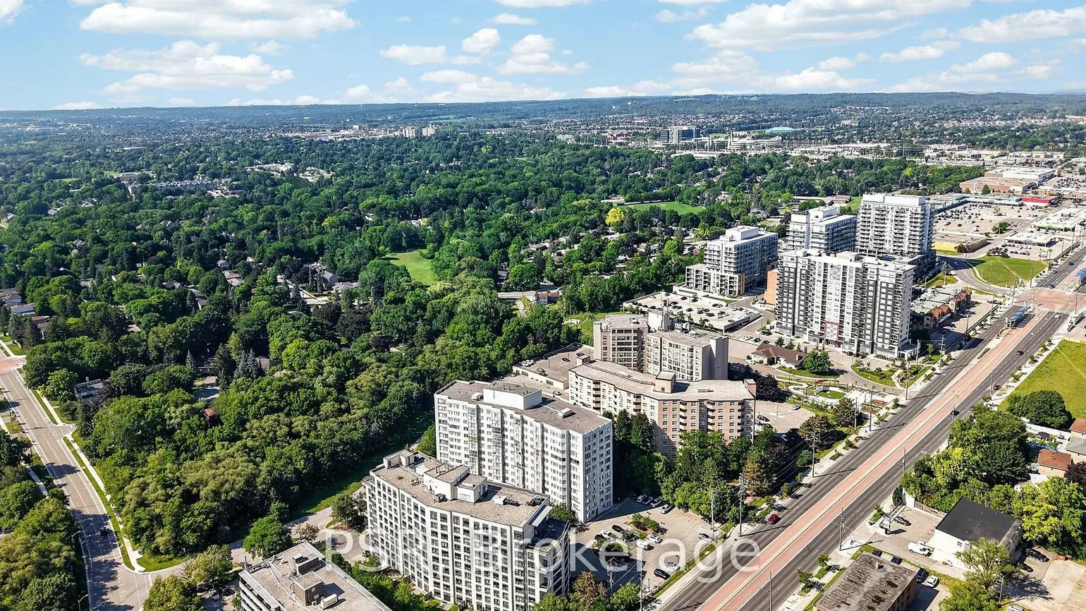 270, Davis, Central Newmarket, Newmarket