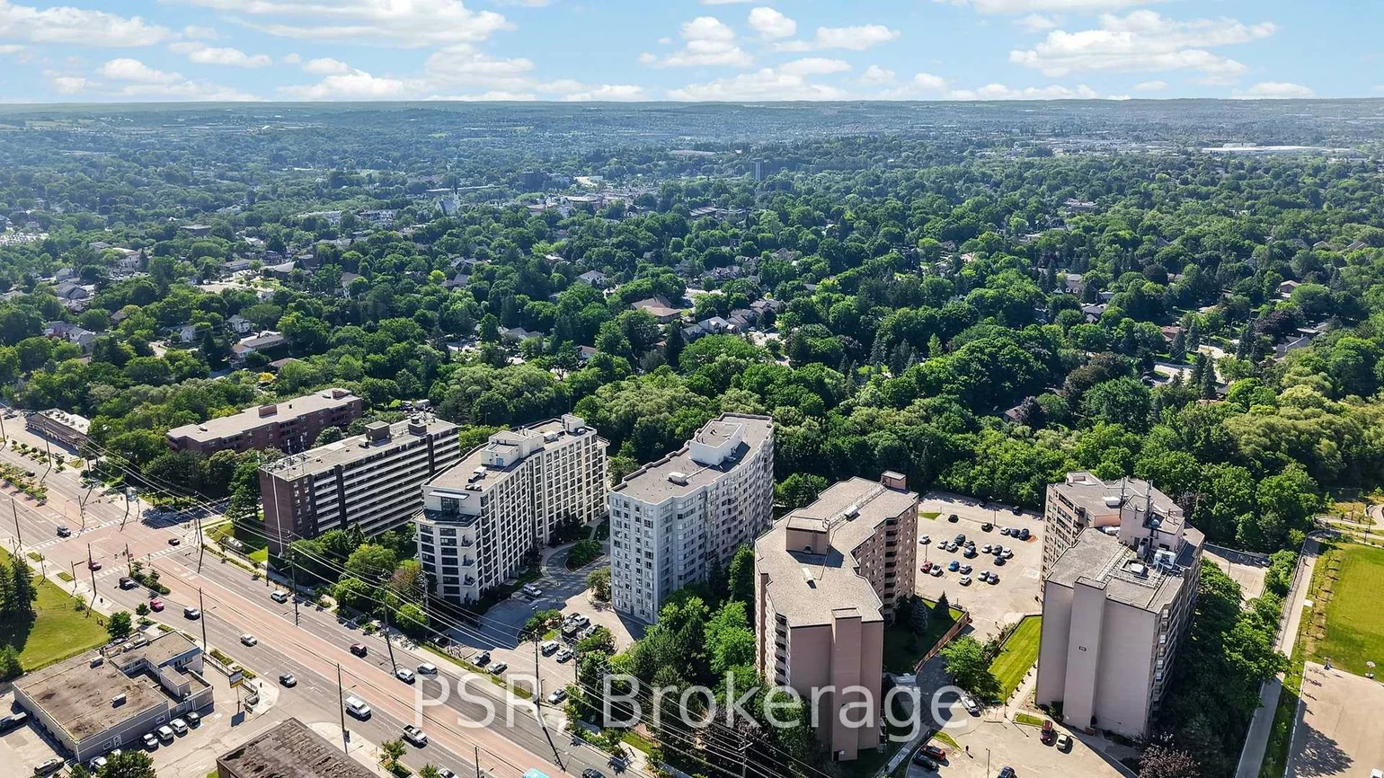 270, Davis, Central Newmarket, Newmarket