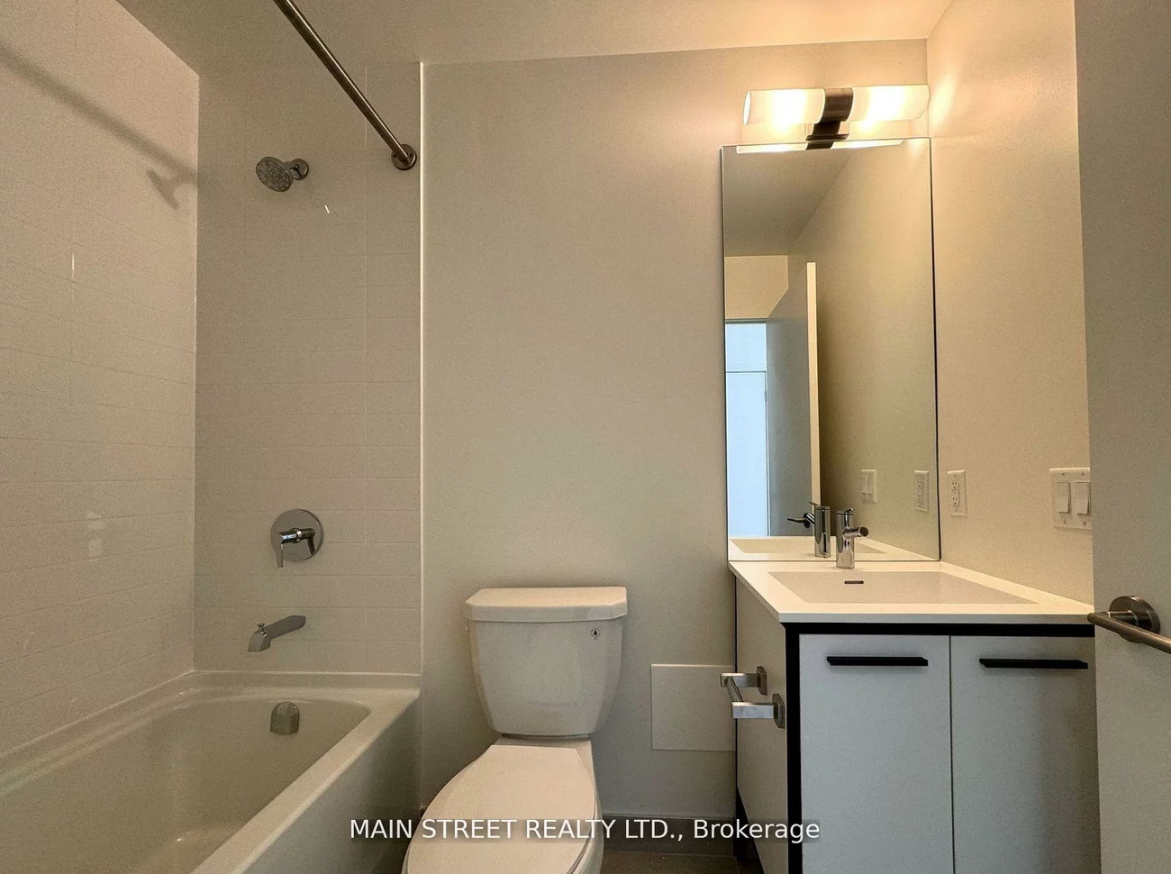 185, Deerfield, Central Newmarket, Newmarket