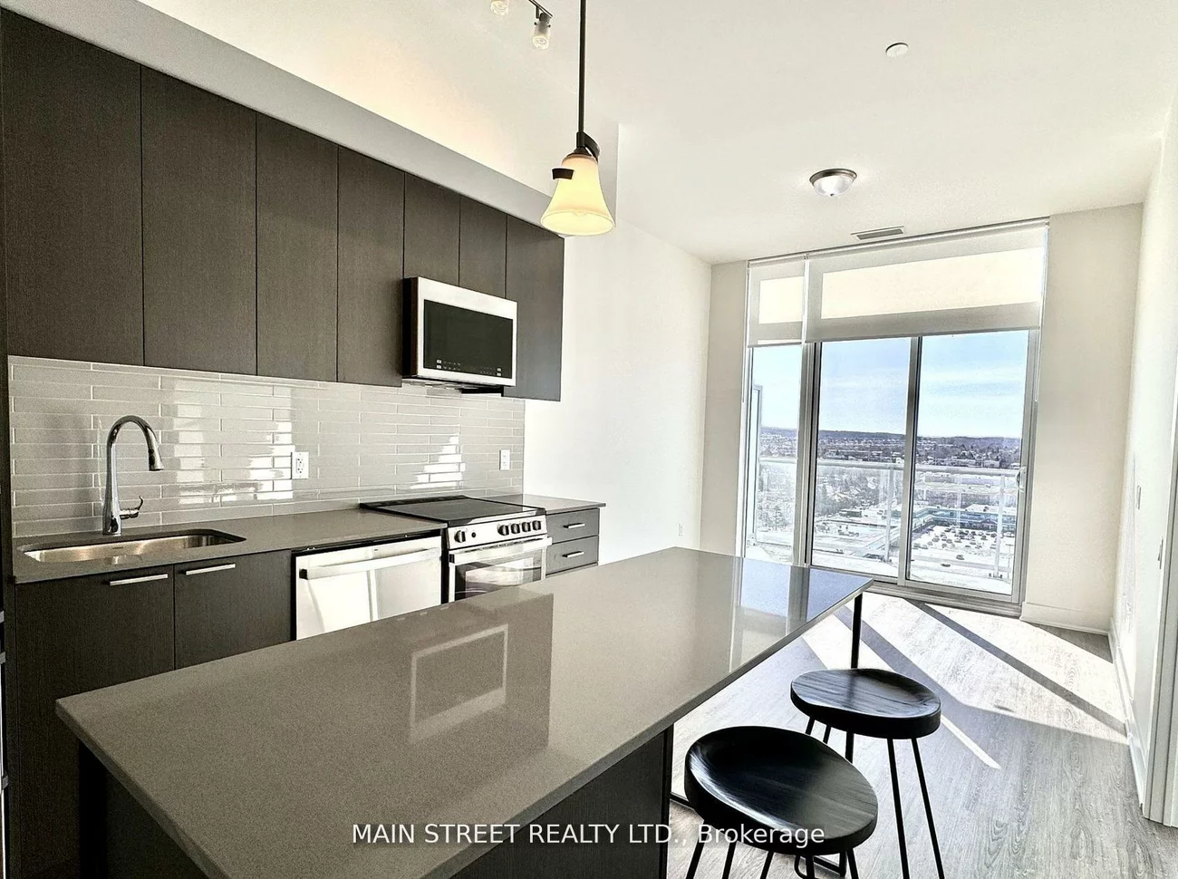 185, Deerfield, Central Newmarket, Newmarket