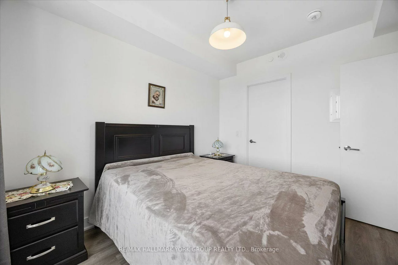 185, Deerfield, Central Newmarket, Newmarket