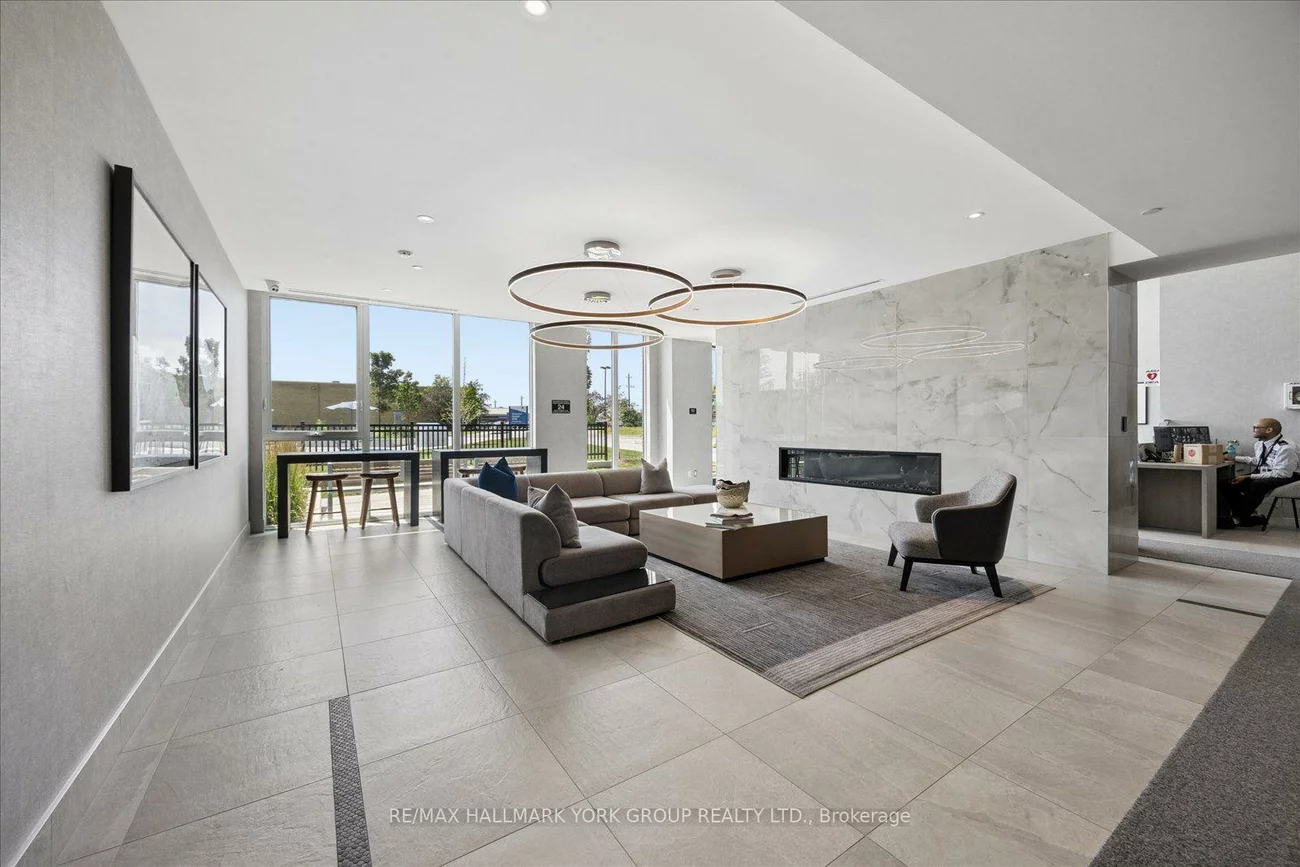 185, Deerfield, Central Newmarket, Newmarket