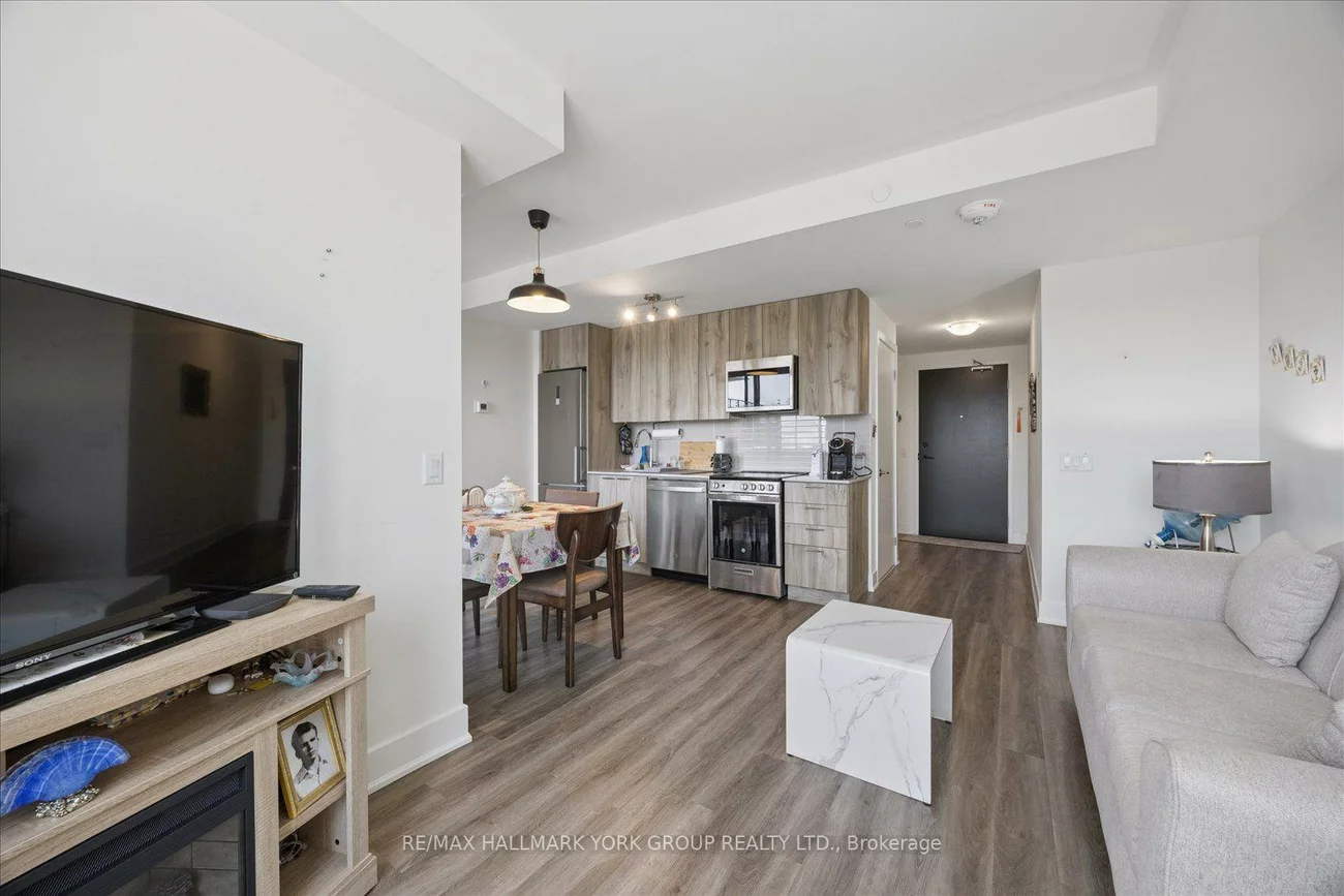 185, Deerfield, Central Newmarket, Newmarket