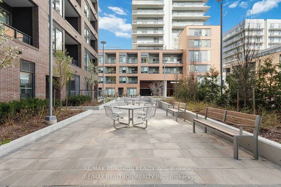 185, Deerfield, Central Newmarket, Newmarket