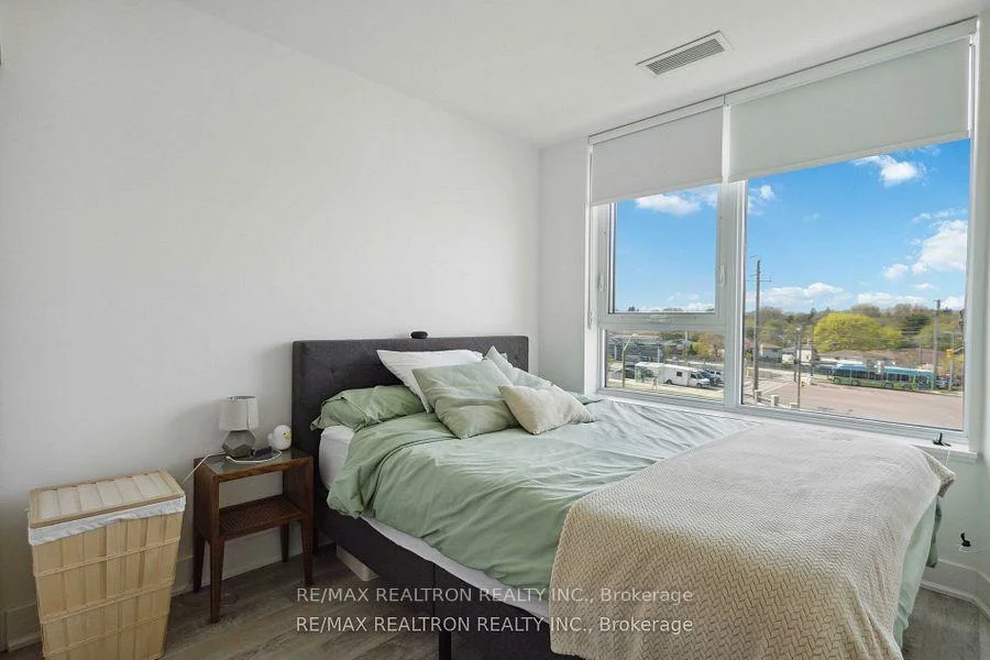 185, Deerfield, Central Newmarket, Newmarket