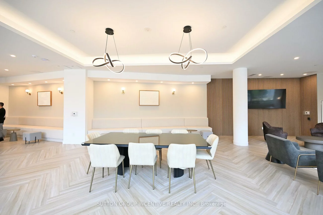 705, Davis, Huron Heights-Leslie Valley, Newmarket