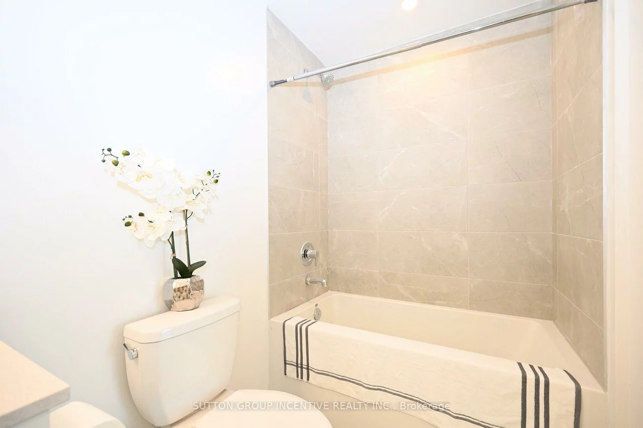 705, Davis, Huron Heights-Leslie Valley, Newmarket