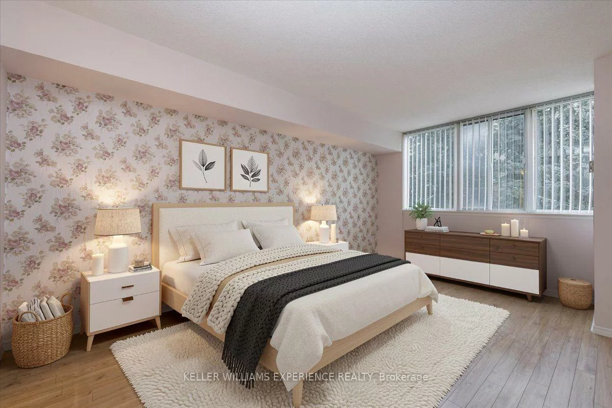 270, Davis, Central Newmarket, Newmarket