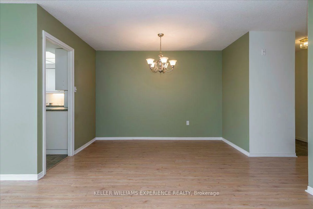 270, Davis, Central Newmarket, Newmarket