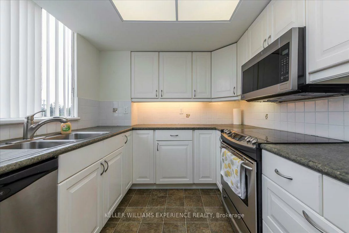 270, Davis, Central Newmarket, Newmarket