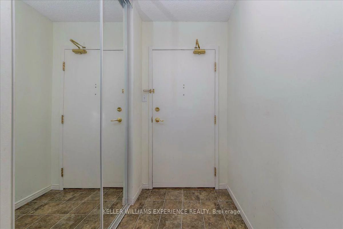270, Davis, Central Newmarket, Newmarket