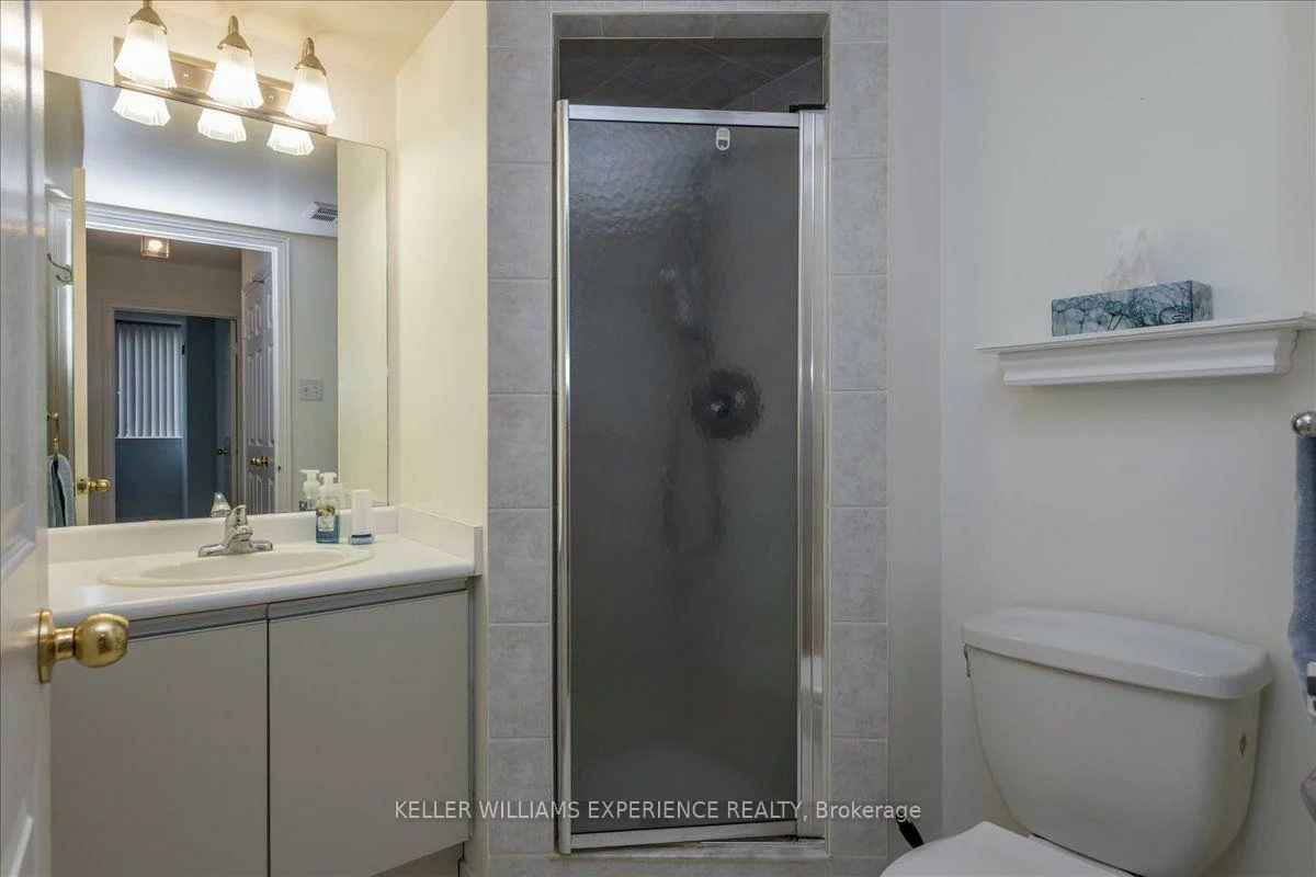 270, Davis, Central Newmarket, Newmarket