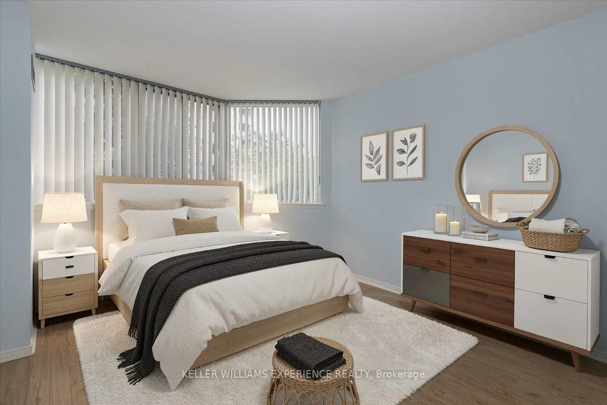 270, Davis, Central Newmarket, Newmarket