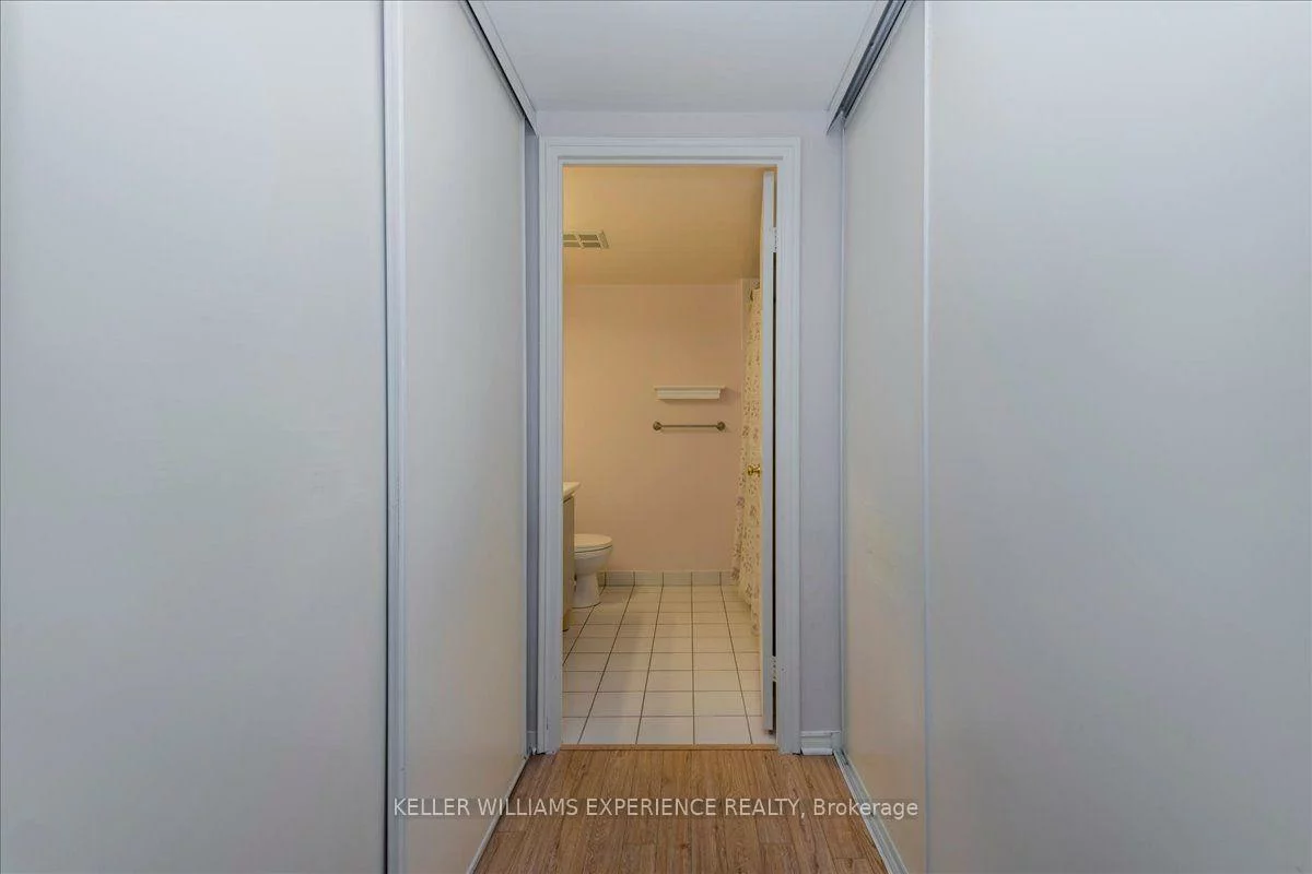 270, Davis, Central Newmarket, Newmarket