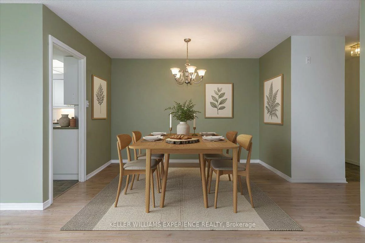 270, Davis, Central Newmarket, Newmarket