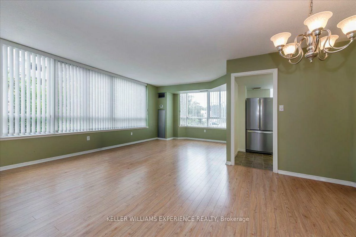 270, Davis, Central Newmarket, Newmarket