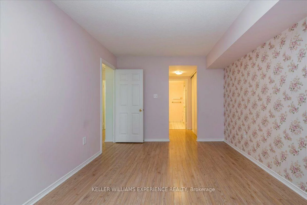 270, Davis, Central Newmarket, Newmarket