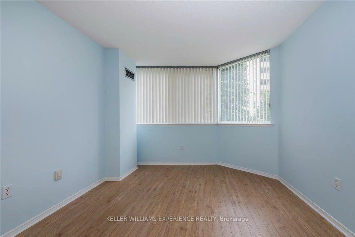 270, Davis, Central Newmarket, Newmarket