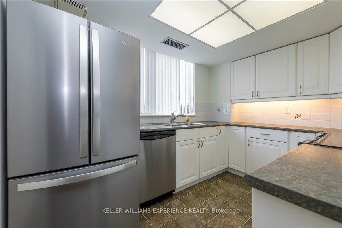 270, Davis, Central Newmarket, Newmarket