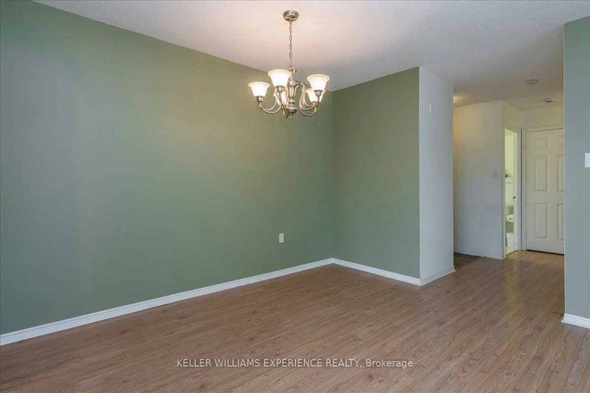 270, Davis, Central Newmarket, Newmarket