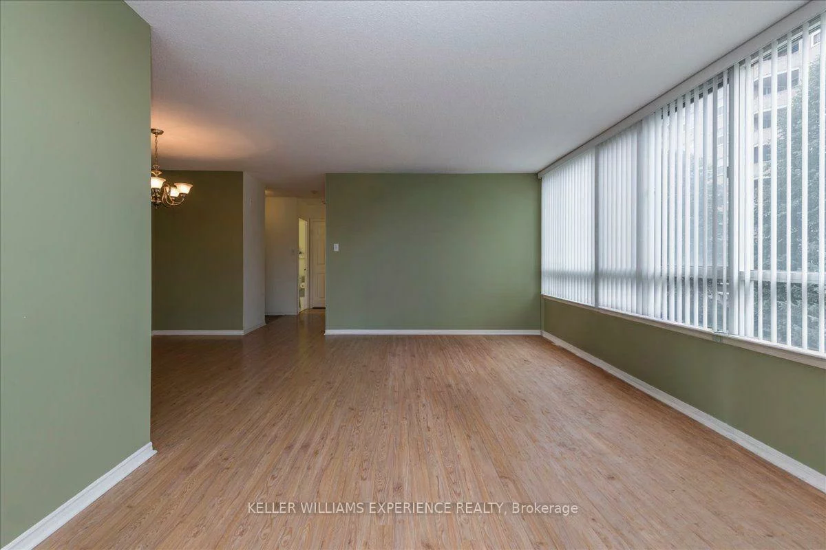 270, Davis, Central Newmarket, Newmarket