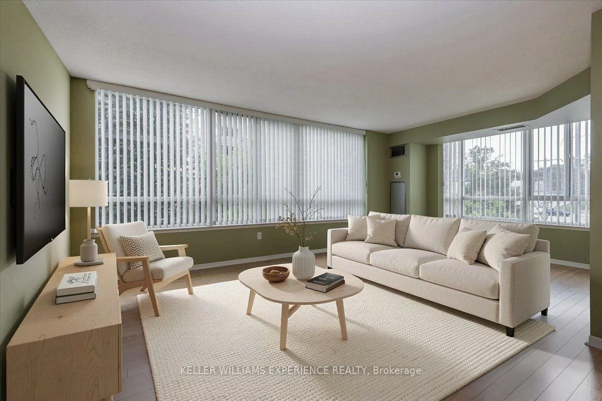 270, Davis, Central Newmarket, Newmarket
