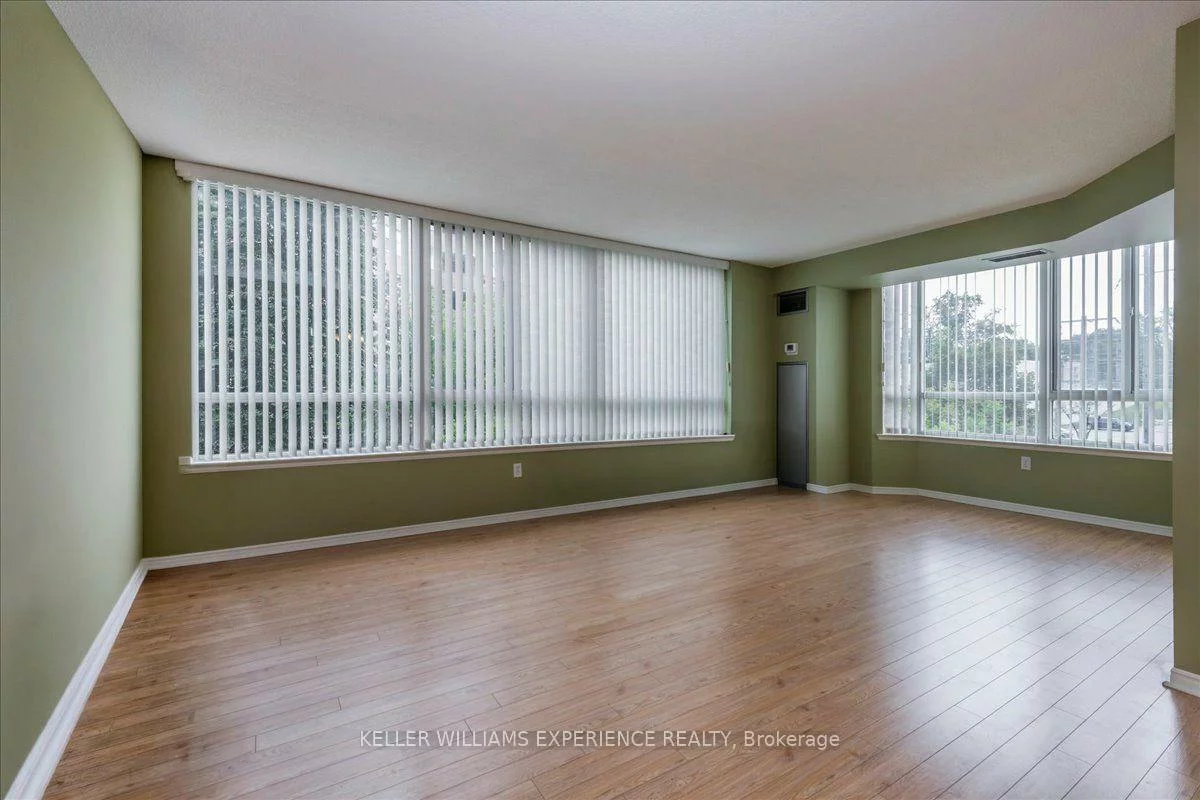 270, Davis, Central Newmarket, Newmarket