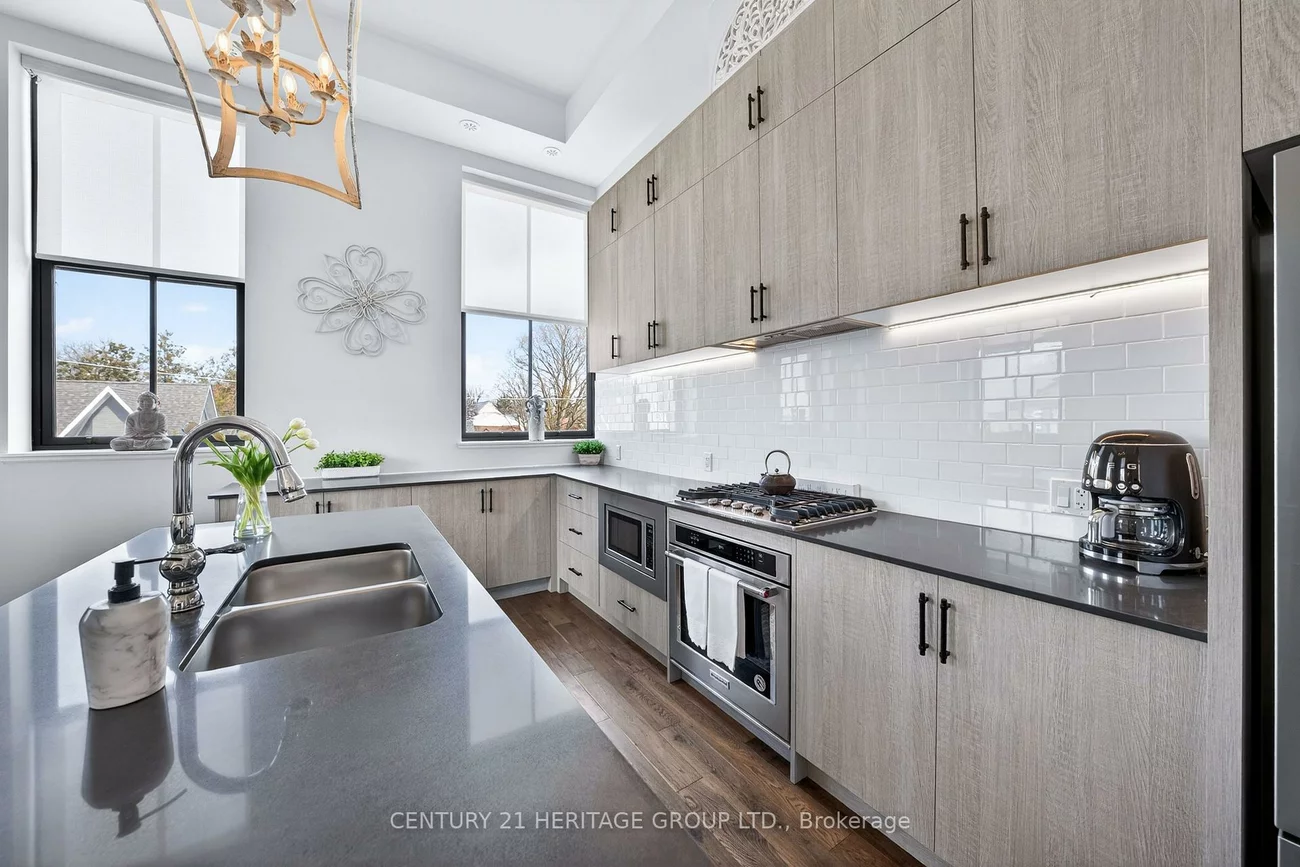 400, Park, Central Newmarket, Newmarket
