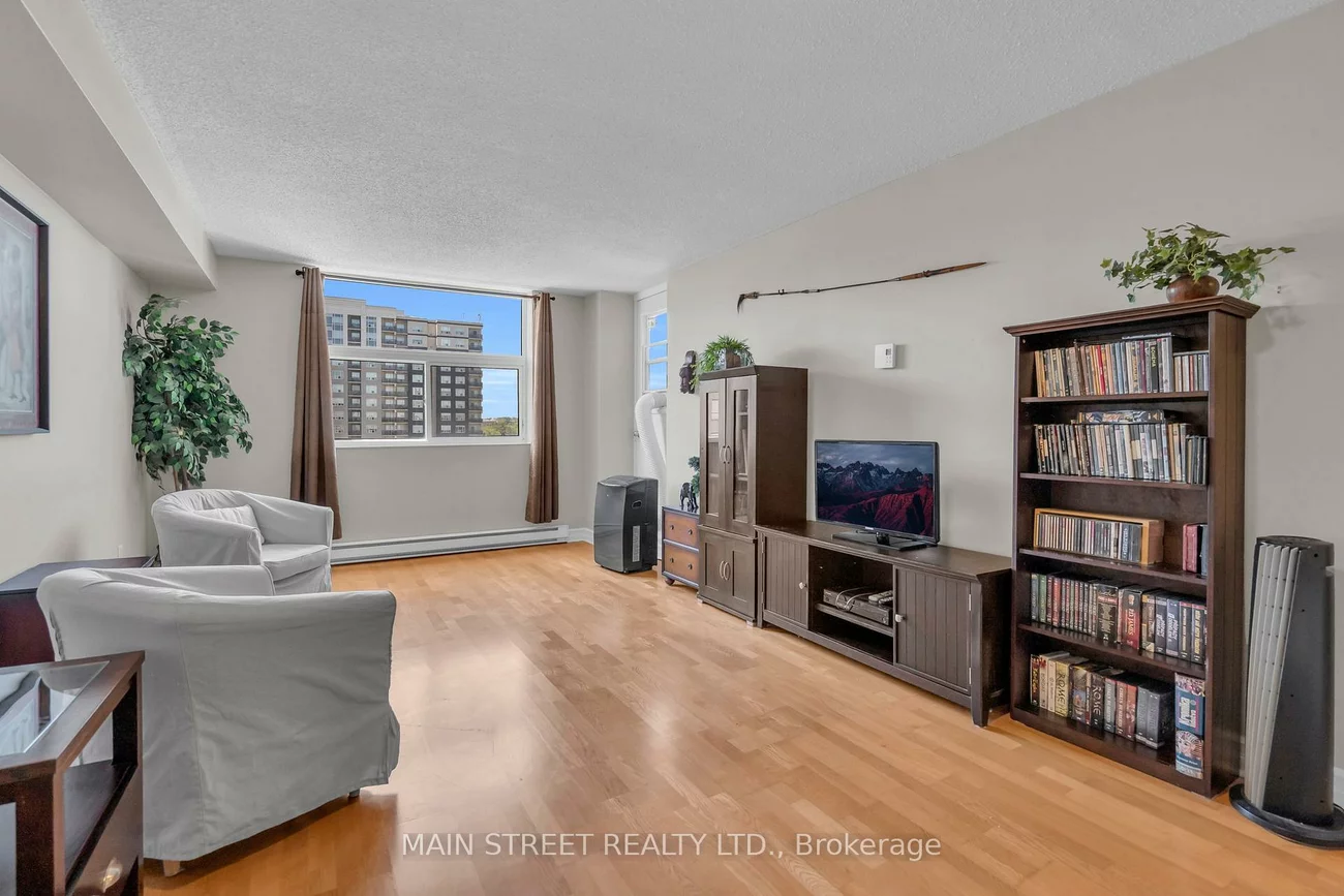 260, Davis, Central Newmarket, Newmarket