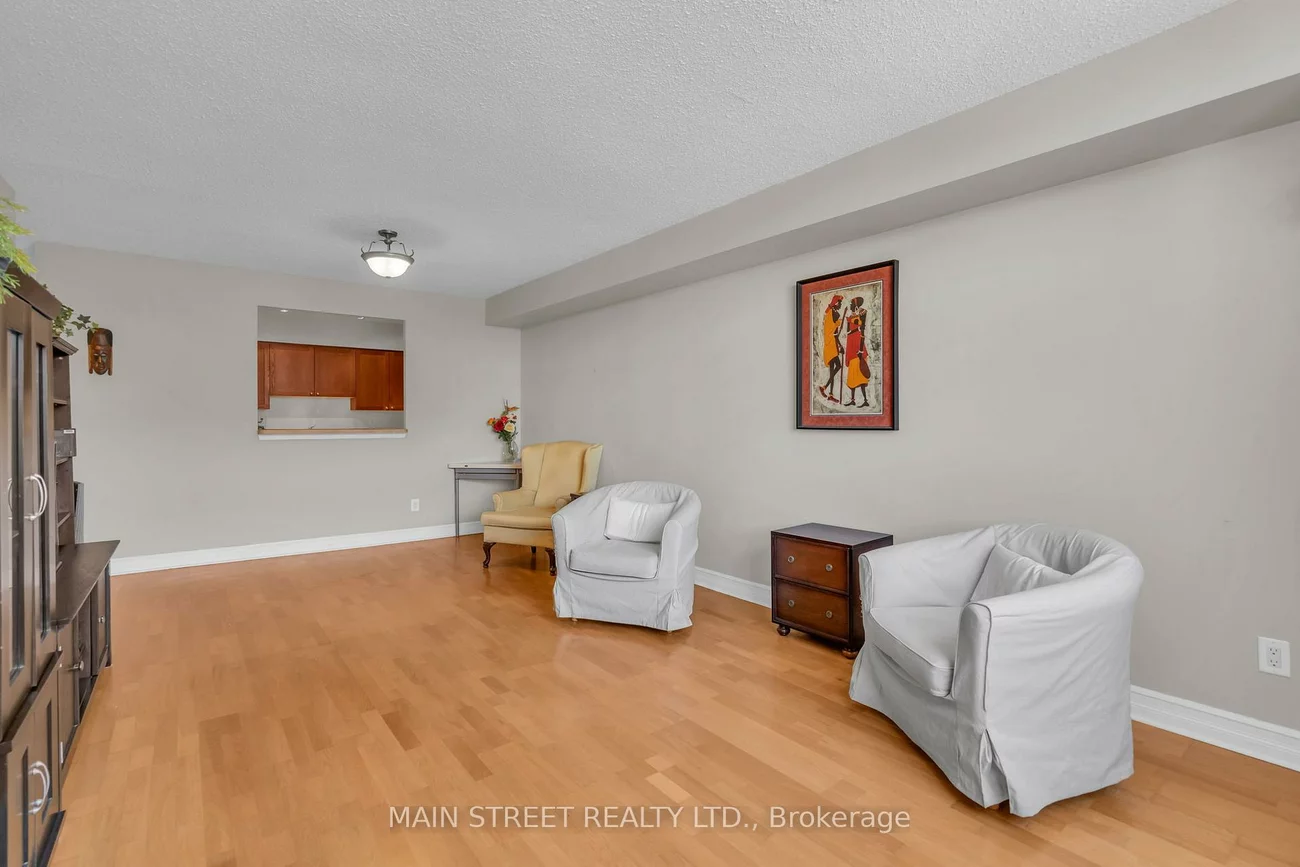 260, Davis, Central Newmarket, Newmarket