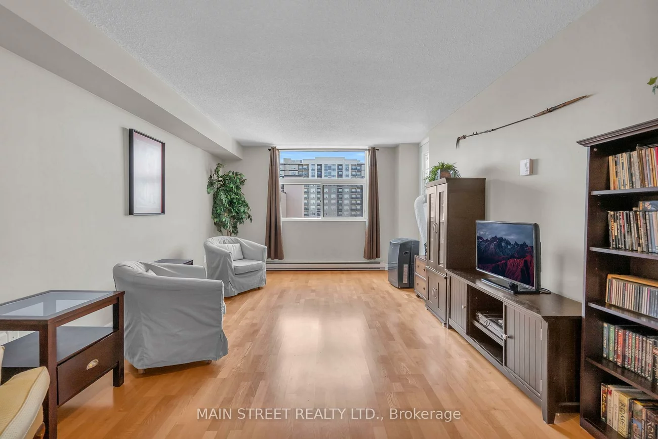 260, Davis, Central Newmarket, Newmarket