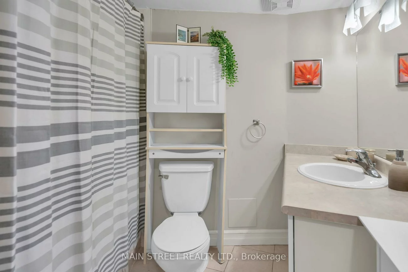 260, Davis, Central Newmarket, Newmarket