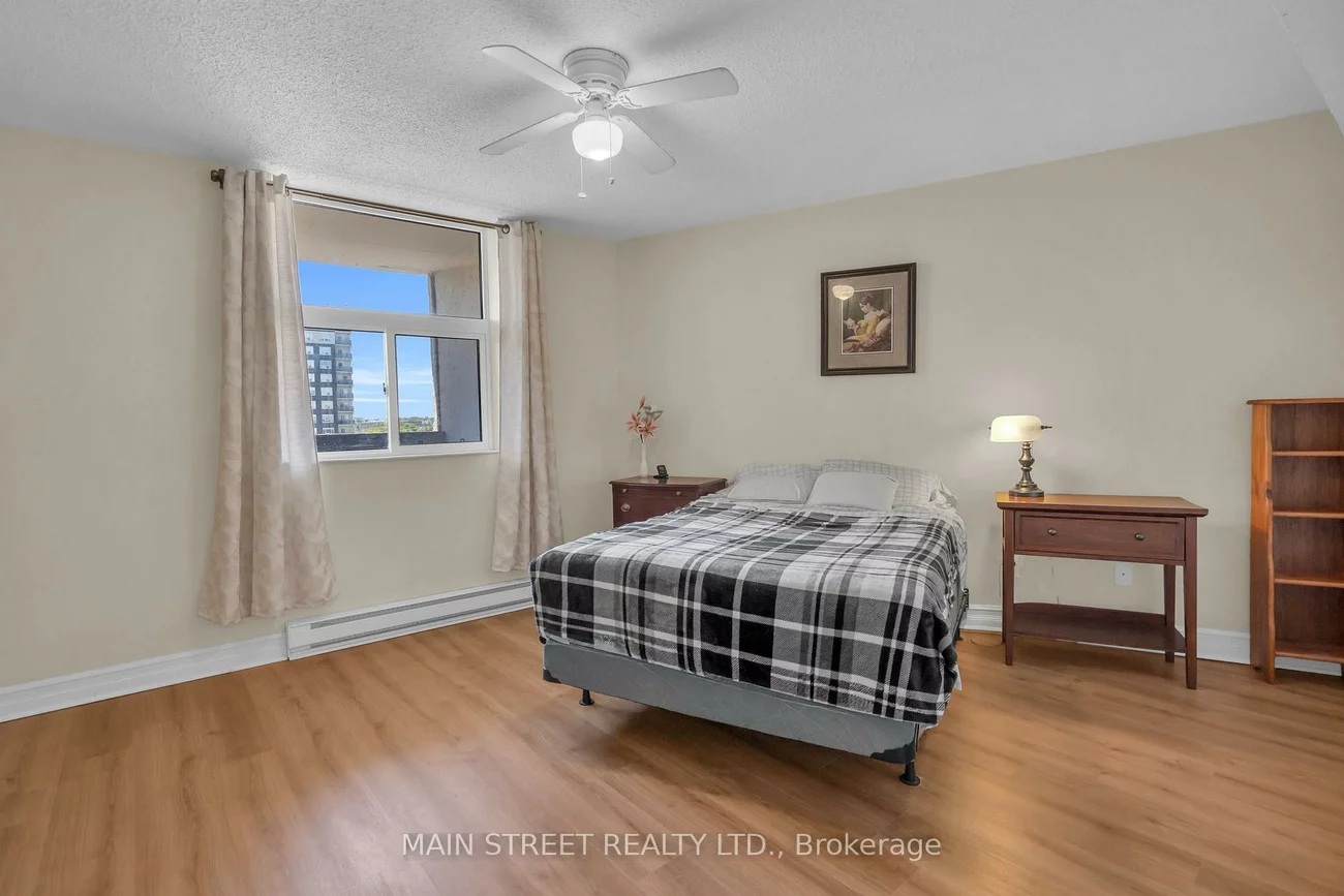 260, Davis, Central Newmarket, Newmarket